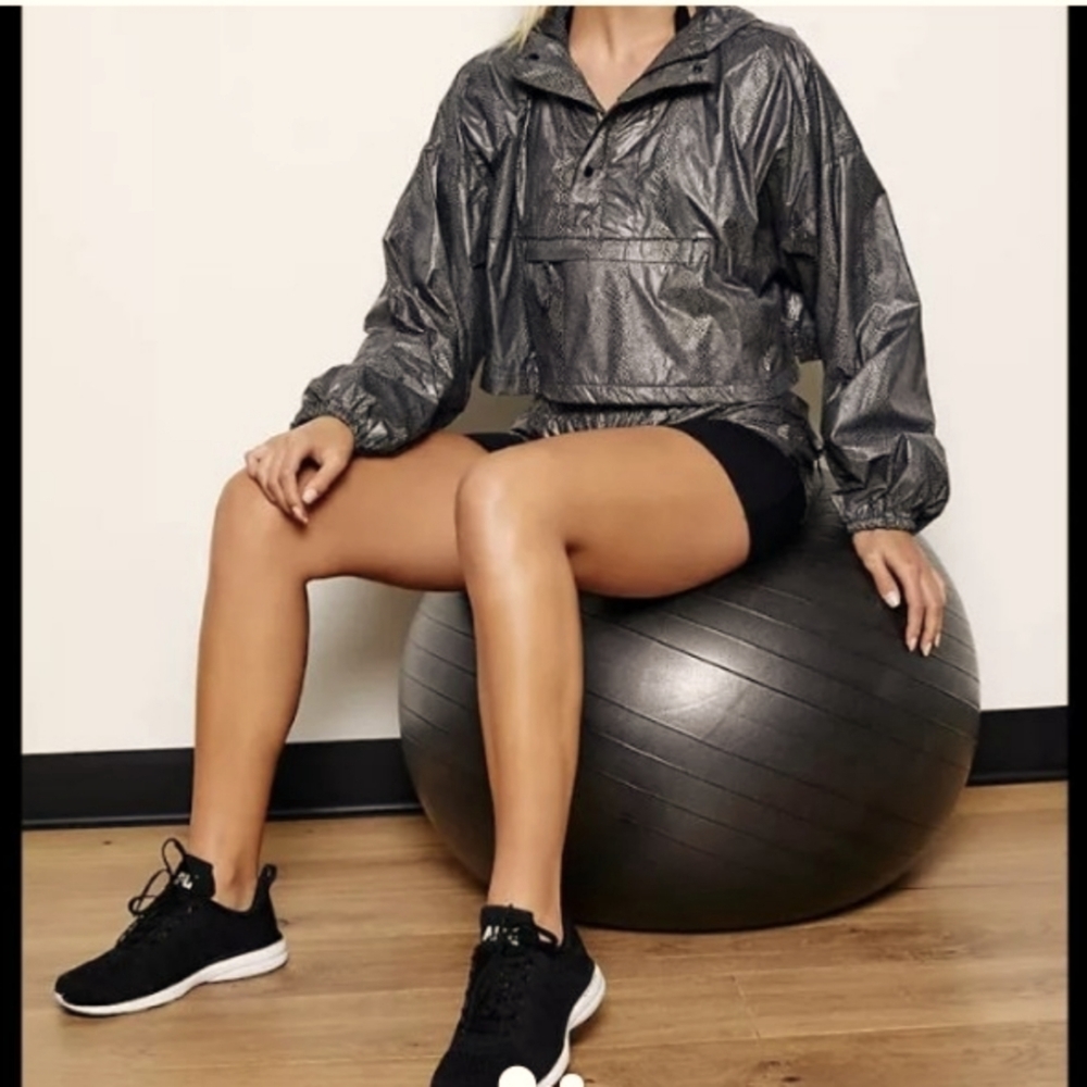 💜HOST PICK💜FREE PEOPLE REFLECTIVE HOODED JACKET. S
